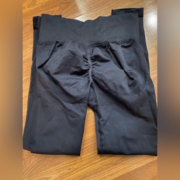 Booty Scrunch Leggings - Picture 5 of 5